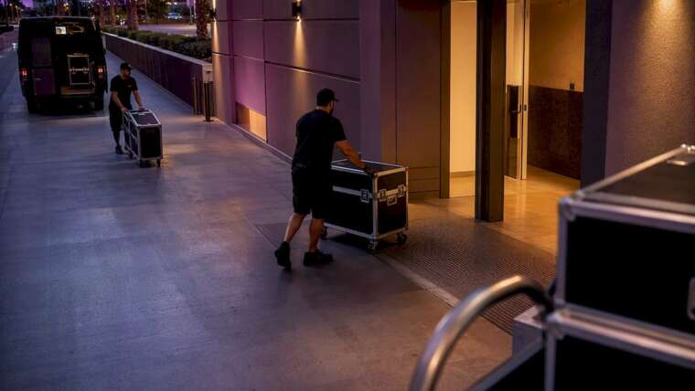 Staggered event vendor load-in at service entrance